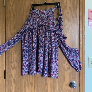 Belle & Sky Floral Cold Shoulder Top